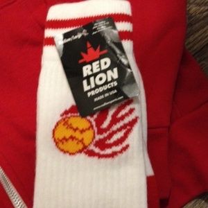 5/$30 Red Lion Burn Med/Lg Crew Socks NEW in pkg